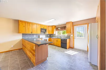 401 De Costa Ln, Oakland, OR 97462 - Photo 6