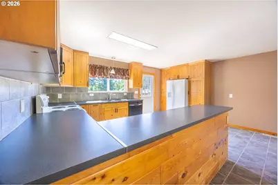 401 De Costa Ln, Oakland, OR 97462 - Photo 8