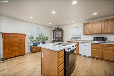 369 Pamela Ct, Jefferson, OR 97352 - Photo 12