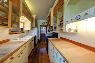 123 W 1st Ave, Cannon Beach, OR 97110 - Photo 14