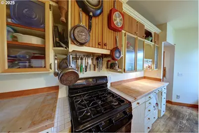 123 W 1st Ave, Cannon Beach, OR 97110 - Photo 16
