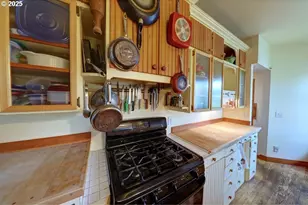 123 W 1st Ave, Cannon Beach, OR 97110 - Photo 16