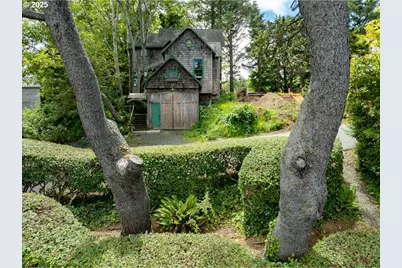 123 W 1st Ave, Cannon Beach, OR 97110 - Photo 1