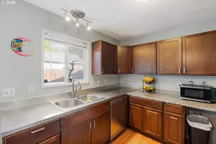 3807 N Juneau St, Portland, OR 97217 - Photo 8