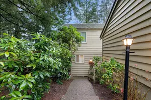 38 Cervantes Cir, Lake Oswego, OR 97035 - Photo 2
