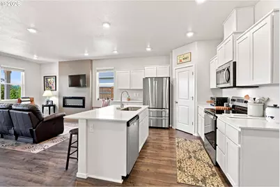 580 Wetleau Dr, Lowell, OR 97452 - Photo 8