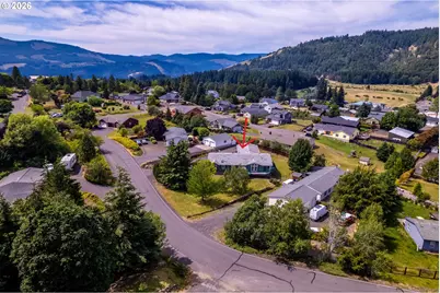 541 Cochran Ln, White Salmon, WA 98672 - Photo 2
