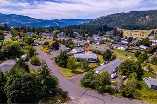 541 Cochran Ln, White Salmon, WA 98672 - Photo 2
