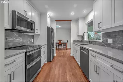 19448 SW Scholls Ferry Rd, Beaverton, OR 97007 - Photo 12