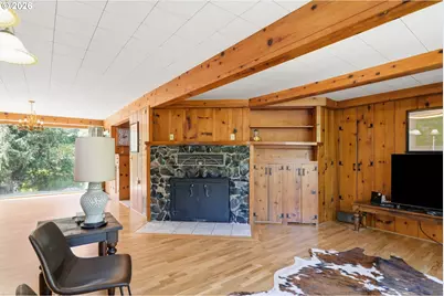 90357 Thomson Ln, Vida, OR 97488 - Photo 8