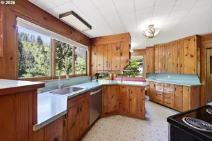 90357 Thomson Ln, Vida, OR 97488 - Photo 12
