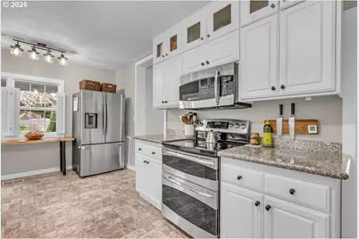 8465 SW Blake St, Tualatin, OR 97062 - Photo 14