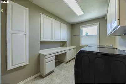410 Spyglass Dr, Eugene, OR 97401 - Photo 16