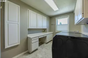 410 Spyglass Dr, Eugene, OR 97401 - Photo 16