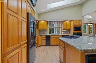 10902 S Huntington Dr, Oregon City, OR 97045 - Photo 16