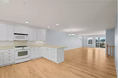 906 SW 7th St #B, Newport, OR 97365 - Photo 4