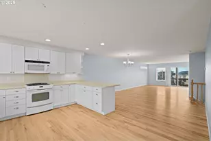 906 SW 7th St, Newport, OR 97365 - Photo 4