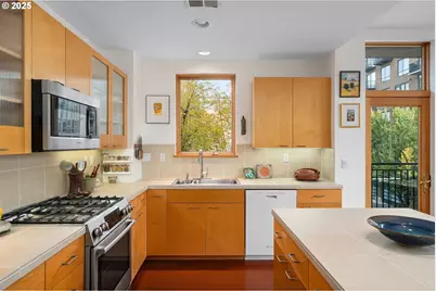 821 NW 11th Ave #321, Portland, OR 97209 - Photo 20