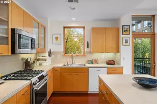 821 NW 11th Ave, Portland, OR 97209 - Photo 20