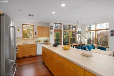 821 NW 11th Ave #321, Portland, OR 97209 - Photo 22