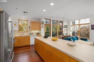 821 NW 11th Ave, Portland, OR 97209 - Photo 22