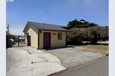 30388 Hillside Ter, Gold Beach, OR 97444 - Photo 2