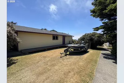 30388 Hillside Ter, Gold Beach, OR 97444 - Photo 4