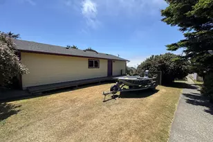 30388 Hillside Terrace, Gold Beach, OR 97444 - Photo 4