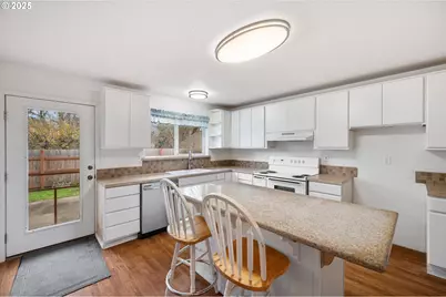 9620 Wells Landing Rd, Independence, OR 97351 - Photo 8