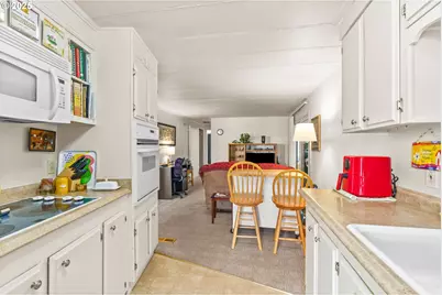1800 Lakewood Ct #127, Eugene, OR 97402 - Photo 14