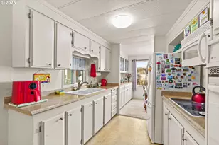 1800 Lakewood Ct, Eugene, OR 97402 - Photo 12