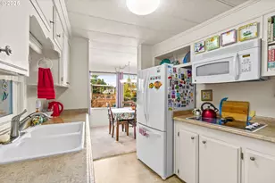 1800 Lakewood Ct, Eugene, OR 97402 - Photo 12