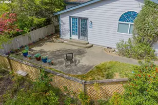 2138 Lynne Dr, North Bend, OR 97459 - Photo 34