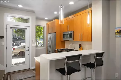 2013 SE Yamhill St, Portland, OR 97214 - Photo 8