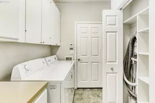 3696 Carman Dr, Lake Oswego, OR 97035 - Photo 32