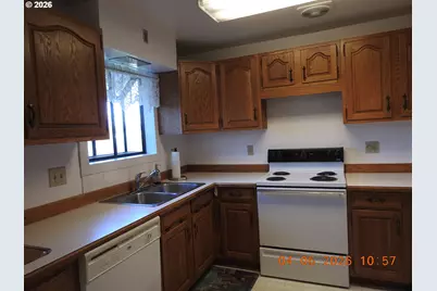 1415 Thompson Rd, Woodburn, OR 97071 - Photo 14