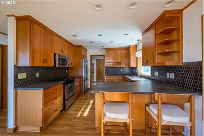 2445 SW Montgomery Dr, Portland, OR 97201 - Photo 8