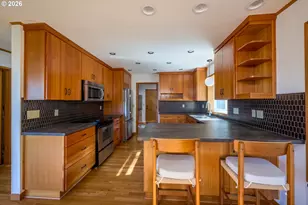 2445 SW Montgomery Dr, Portland, OR 97201 - Photo 8