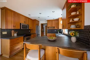 2445 SW Montgomery Dr, Portland, OR 97201 - Photo 10