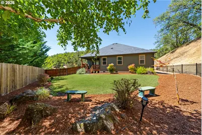 1795 NE Rocky Dr, Roseburg, OR 97470 - Photo 4
