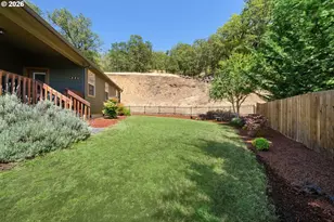 1795 NE Rocky Dr, Roseburg, OR 97470 - Photo 38