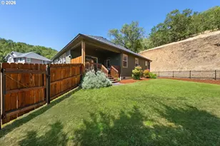1795 NE Rocky Dr, Roseburg, OR 97470 - Photo 36