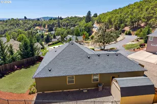 1795 NE Rocky Dr, Roseburg, OR 97470 - Photo 44