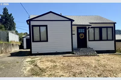 727 NE Jackson St, Roseburg, OR 97470 - Photo 2