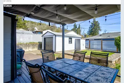 727 NE Jackson St, Roseburg, OR 97470 - Photo 6