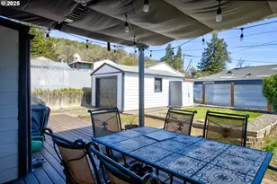 727 NE Jackson St, Roseburg, OR 97470 - Photo 6