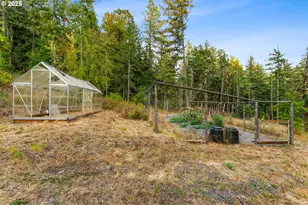 29051 Fox Hollow Rd, Eugene, OR 97405 - Photo 32