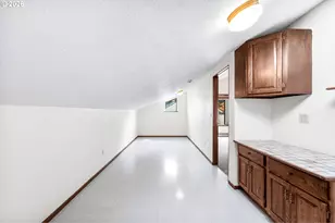 13215 SW 31st St, Beaverton, OR 97008 - Photo 36