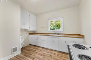 643 SE Parrott St, Roseburg, OR 97470 - Photo 6