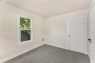 643 SE Parrott St, Roseburg, OR 97470 - Photo 8